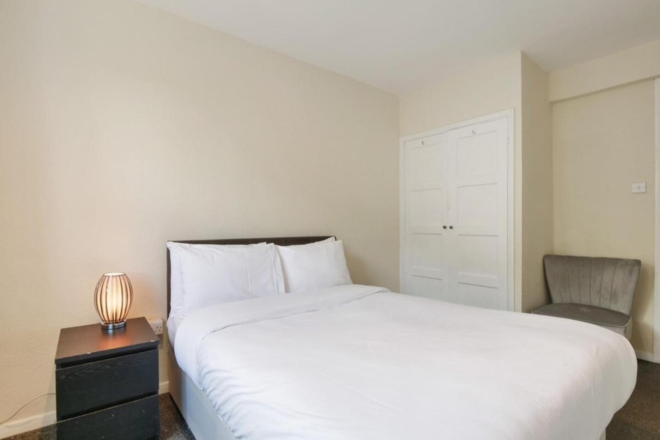 The Serene 2-Bedroom Flat W Free Street Parking Sutton  Exterior photo
