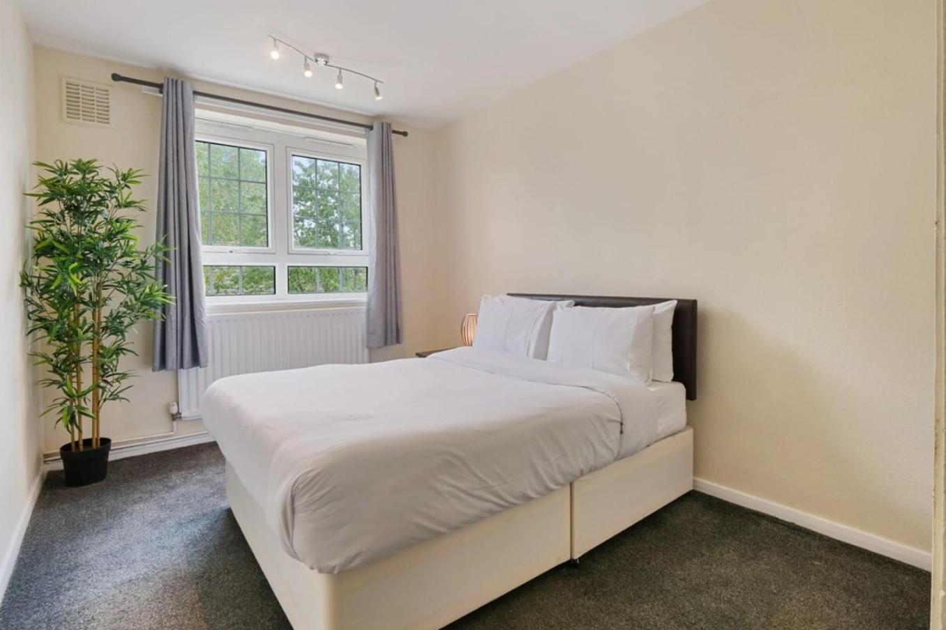 The Serene 2-Bedroom Flat W Free Street Parking Sutton  Exterior photo